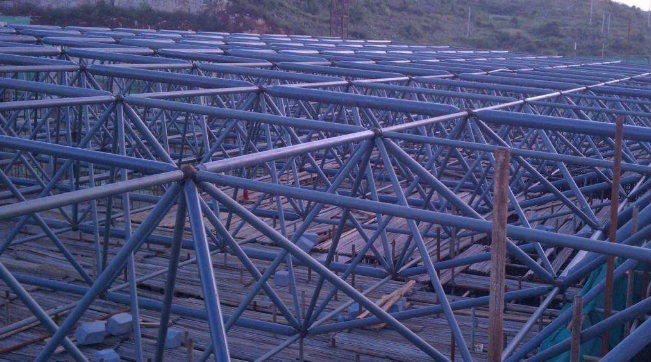 东兴概述网架加工中对钢材的质量的过细恳求